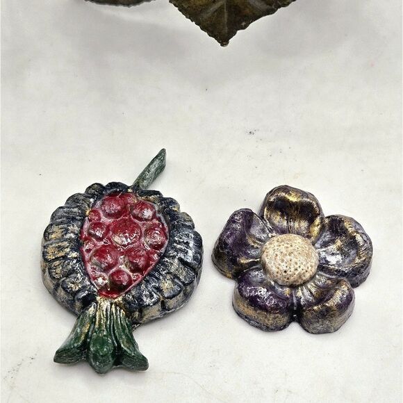"5/$25" Set Of 2 Handmade Resin Colorful Flower Refridgerator Magnets - Picture 1 of 6